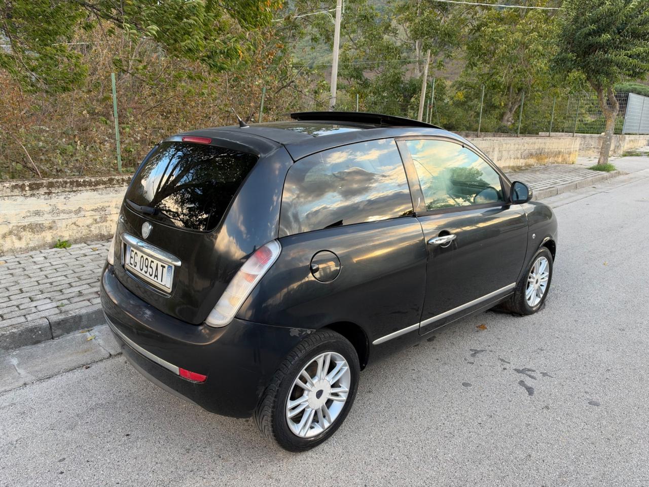 Lancia Ypsilon 1.3 MJT 75 CV Tetto apribile 2011