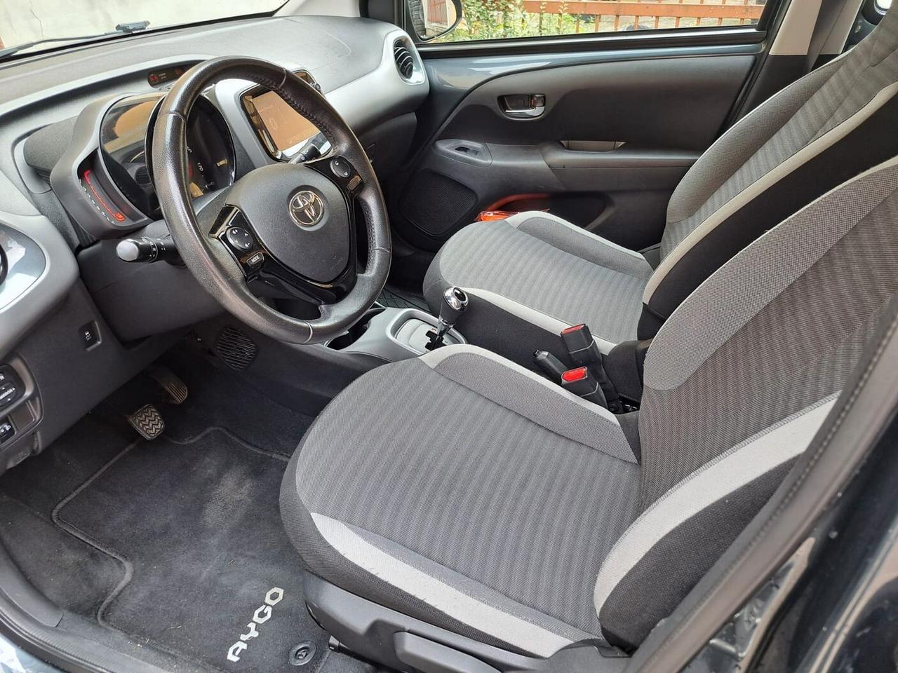 Toyota Aygo 1.0 VVT-i 69 CV 5 porte x-business MMT