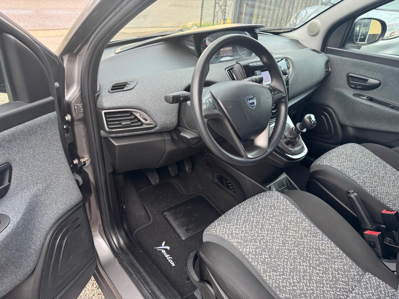 Lancia Ypsilon 1.0 FireFly 5 porte S&S Hybrid Silver Plus