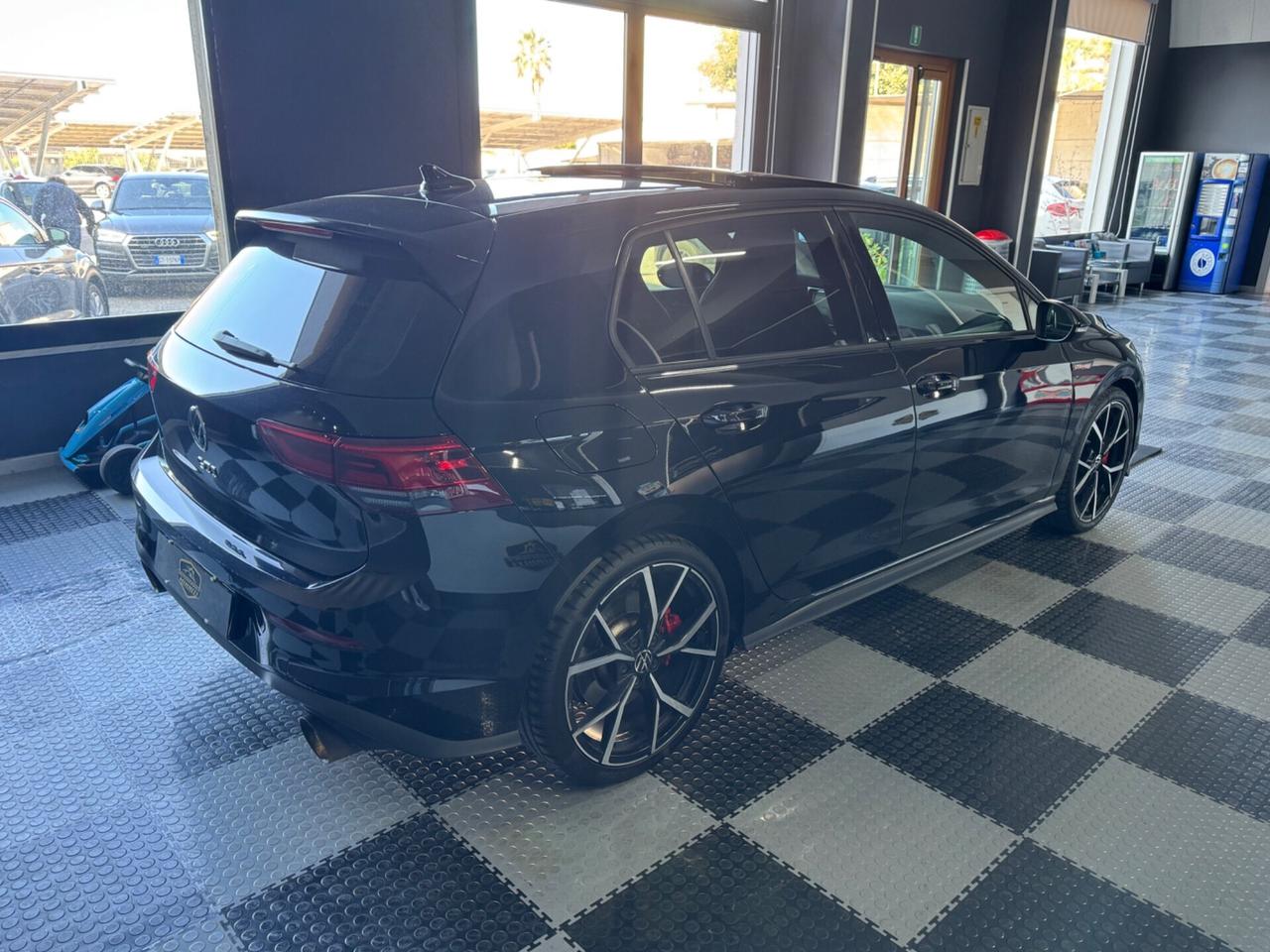 Volkswagen Golf 2.0 TSI GTI