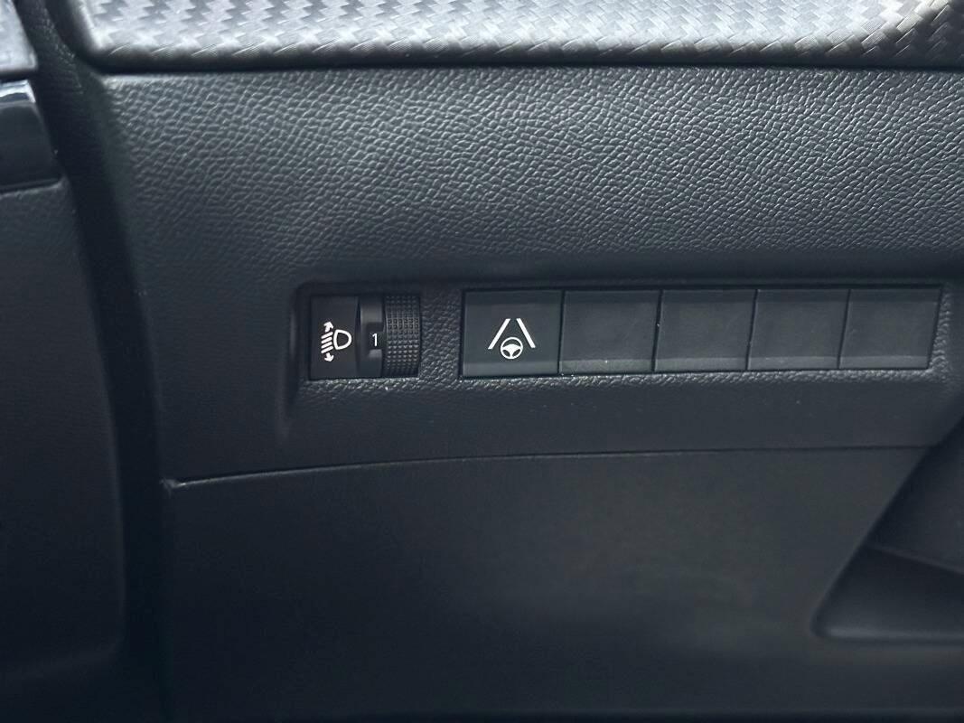 Peugeot 2008 1.2 hybrid Allure 136cv AUTOMATICA E TELECAM 360