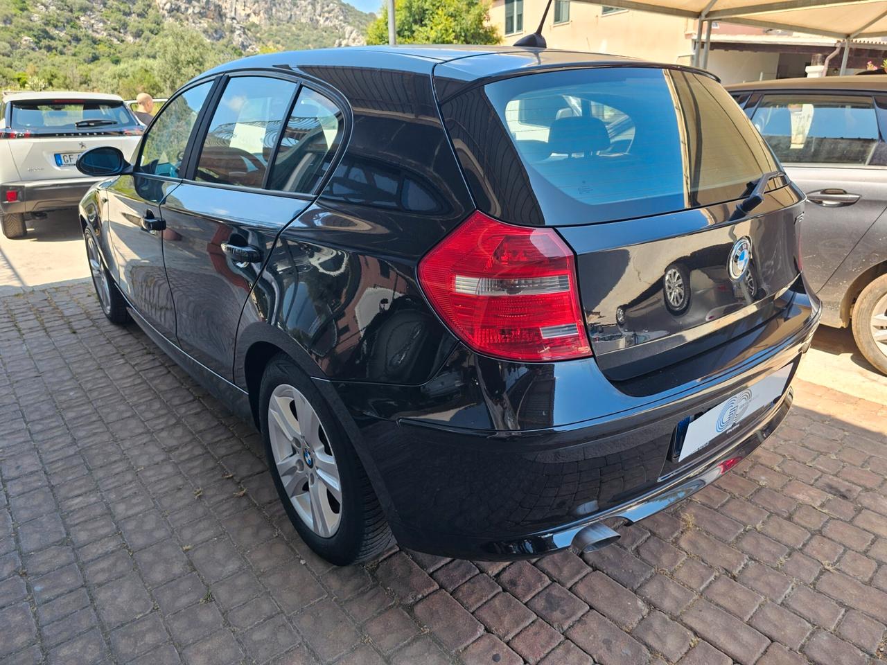 Bmw 118d 5 porte Attiva