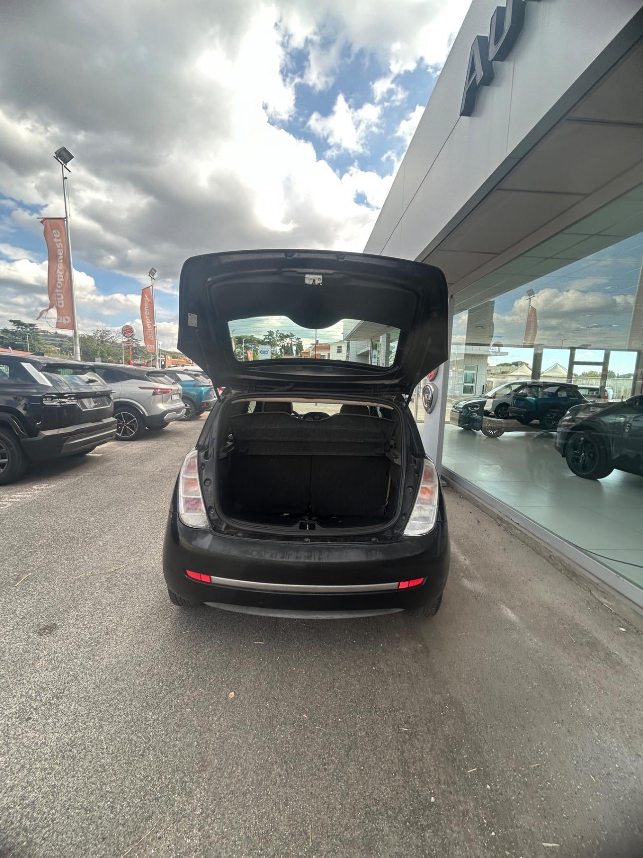 Lancia Ypsilon 1.3 MJT 75 CV Platino