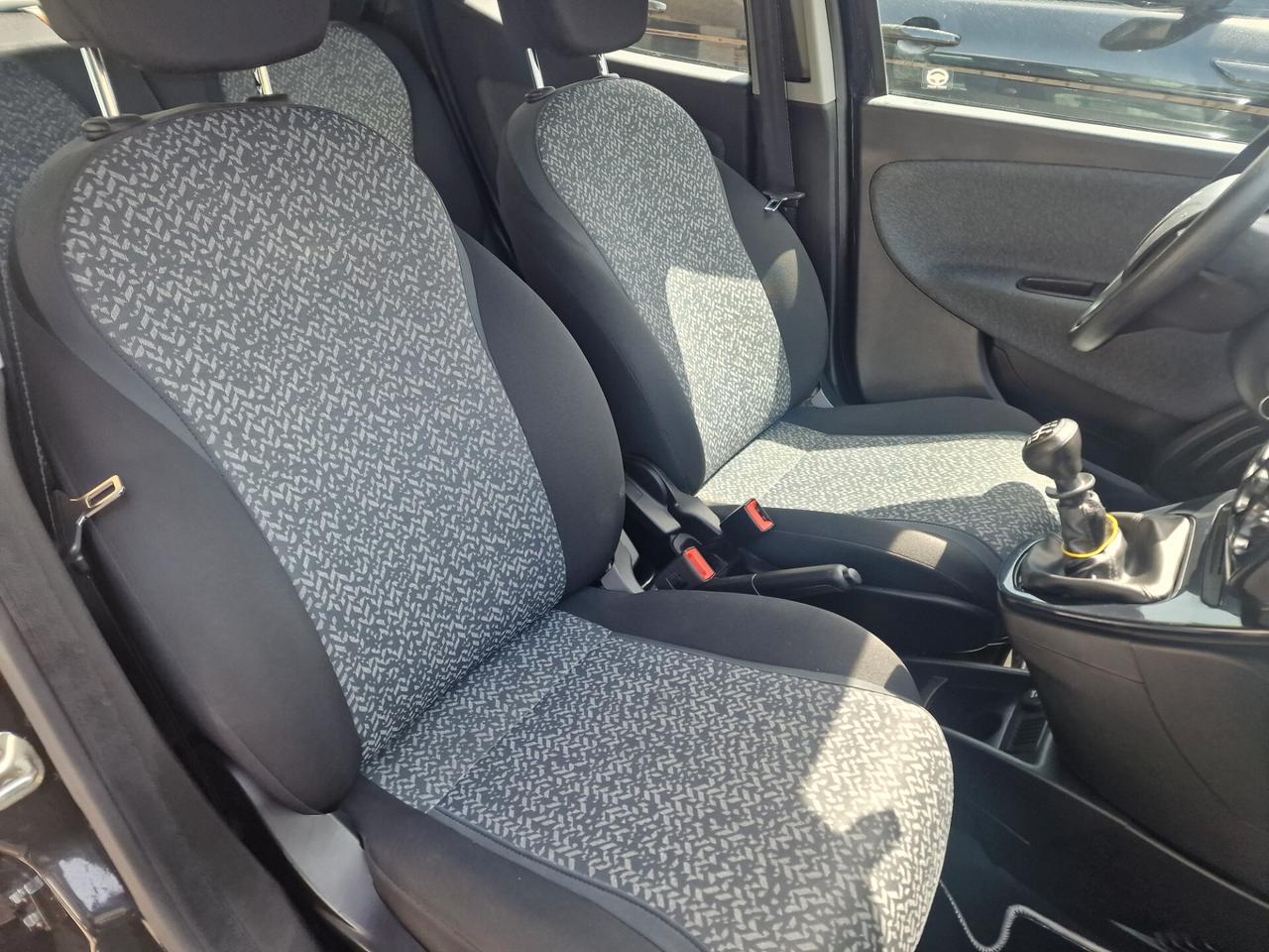Lancia Ypsilon 1.0 FireFly 5 porte S&S Hybrid Ecochic Silver