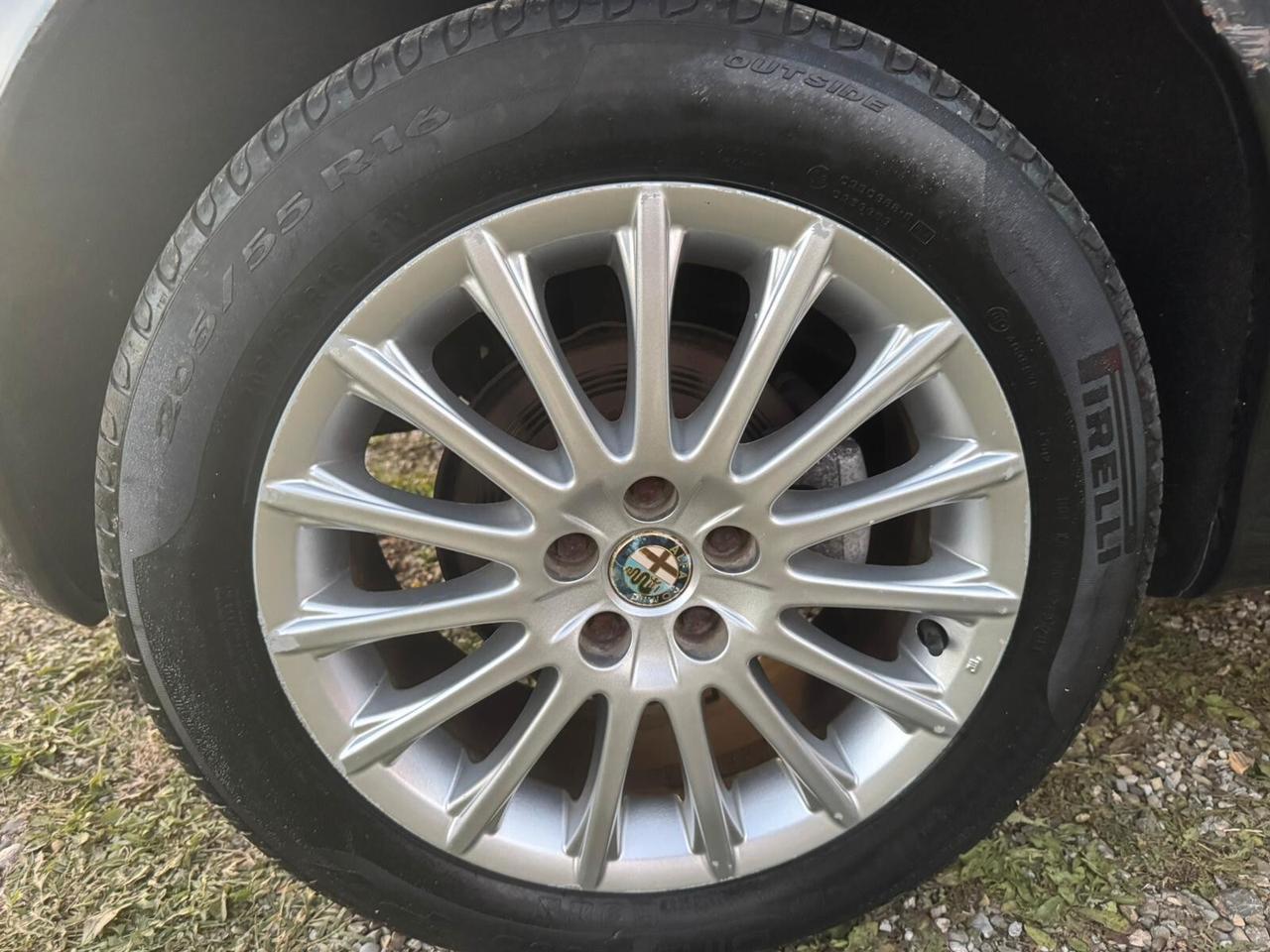 Alfa Romeo 147 1.6 Benz 5 porte SOLO 119.000 KM