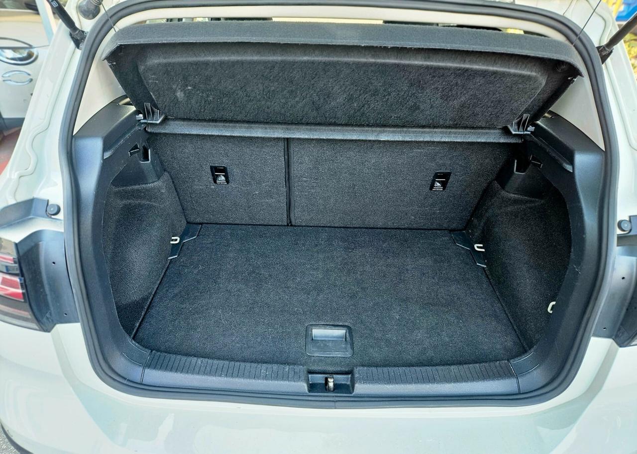 Volkswagen T-Cross 1.0 TSI 110 CV Sport