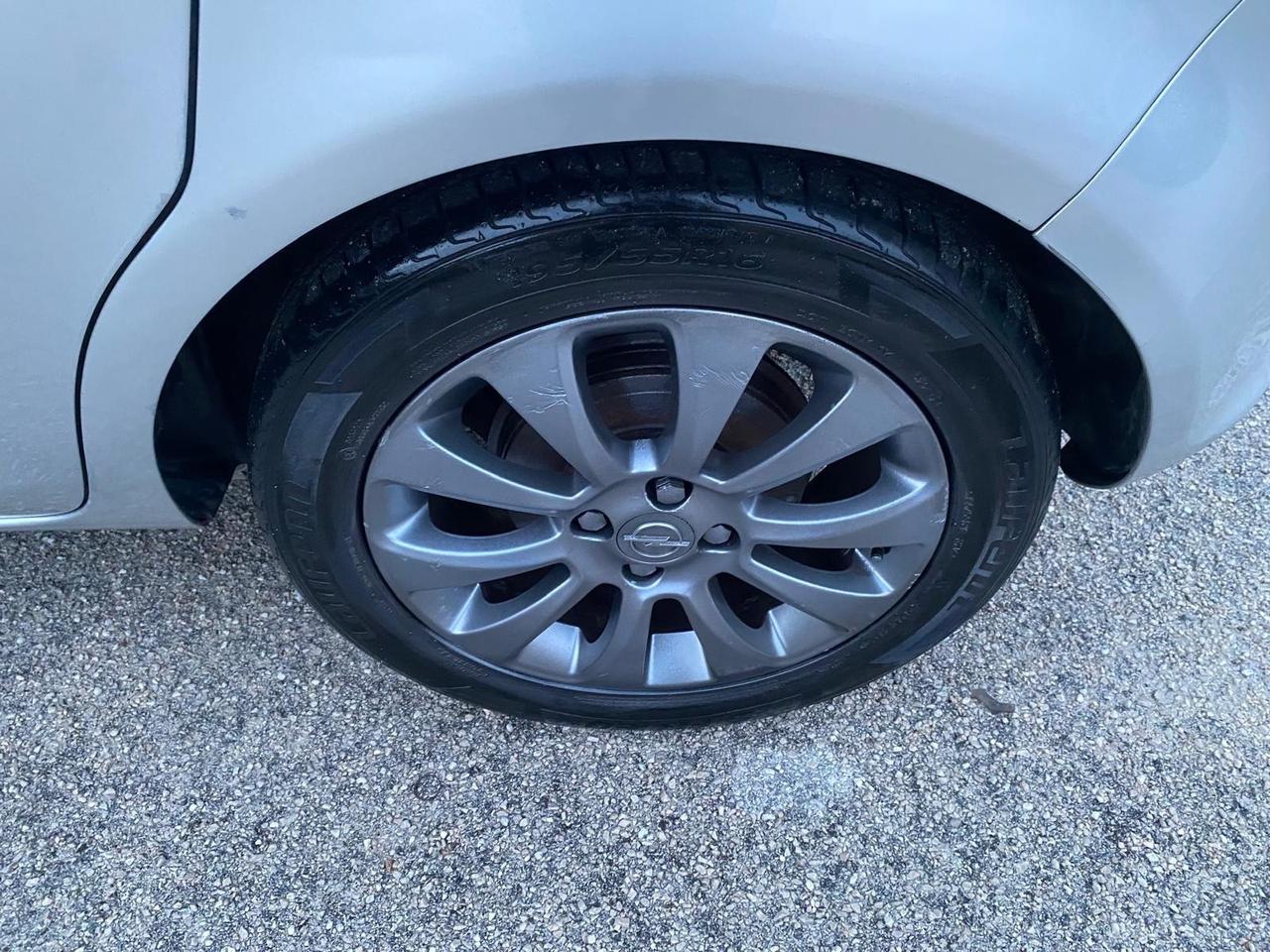 Opel Corsa 1.2 5 porte Club anno 2011