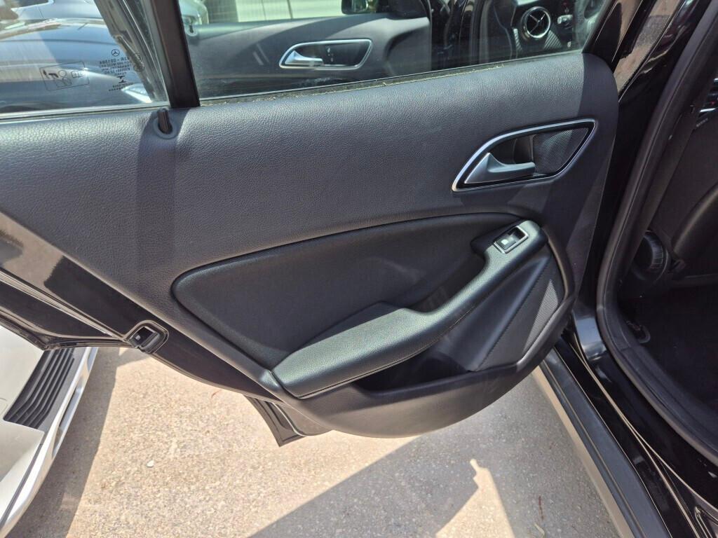 Mercedes GLA 180 d Manuale NAVI LED