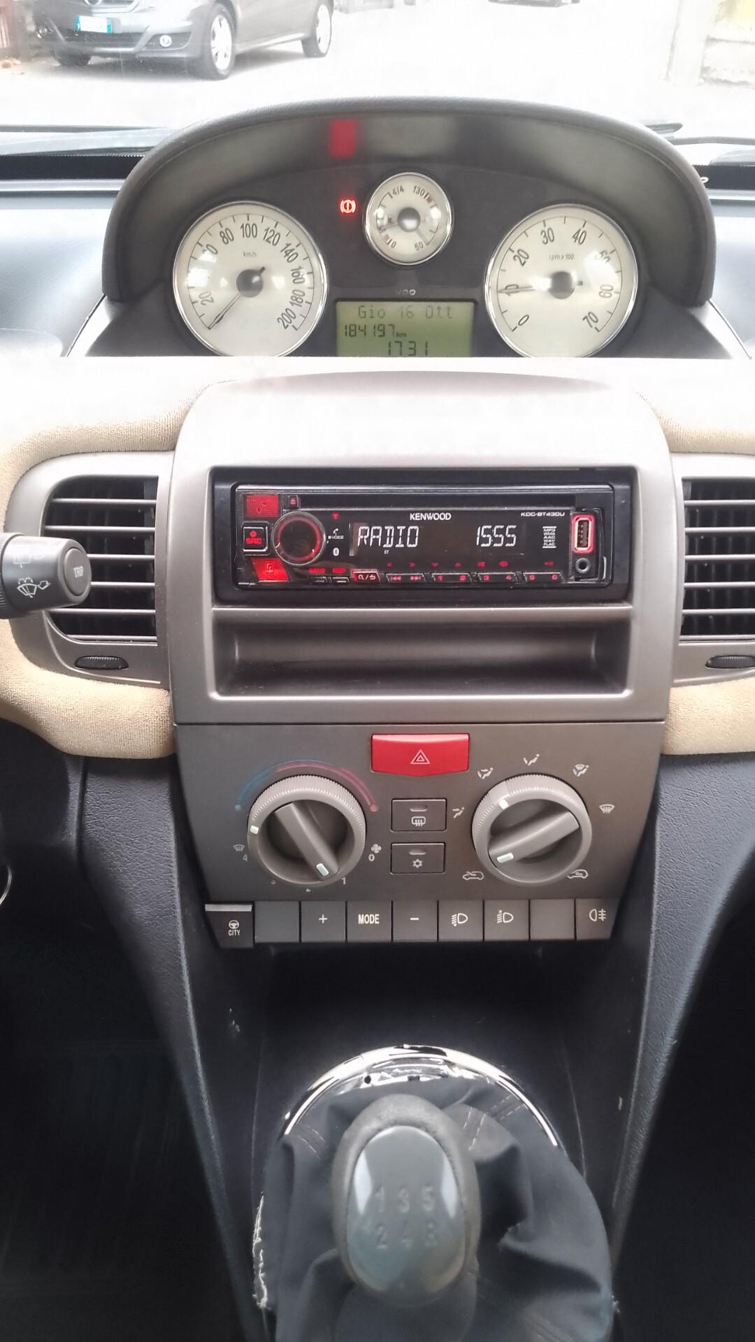 Lancia Ypsilon 1.2 16V 59kw NEOPATENTATI 05