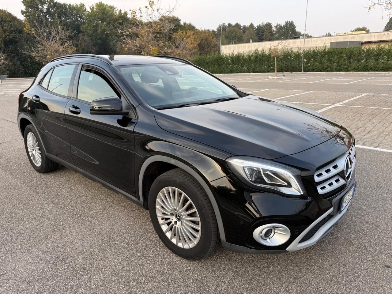 Mercedes-benz GLA 200d Automatic 4Matic Premium*Led*Full