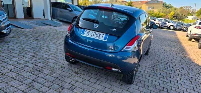 Lancia Ypsilon 1.0 70cv Hybrid GOLD