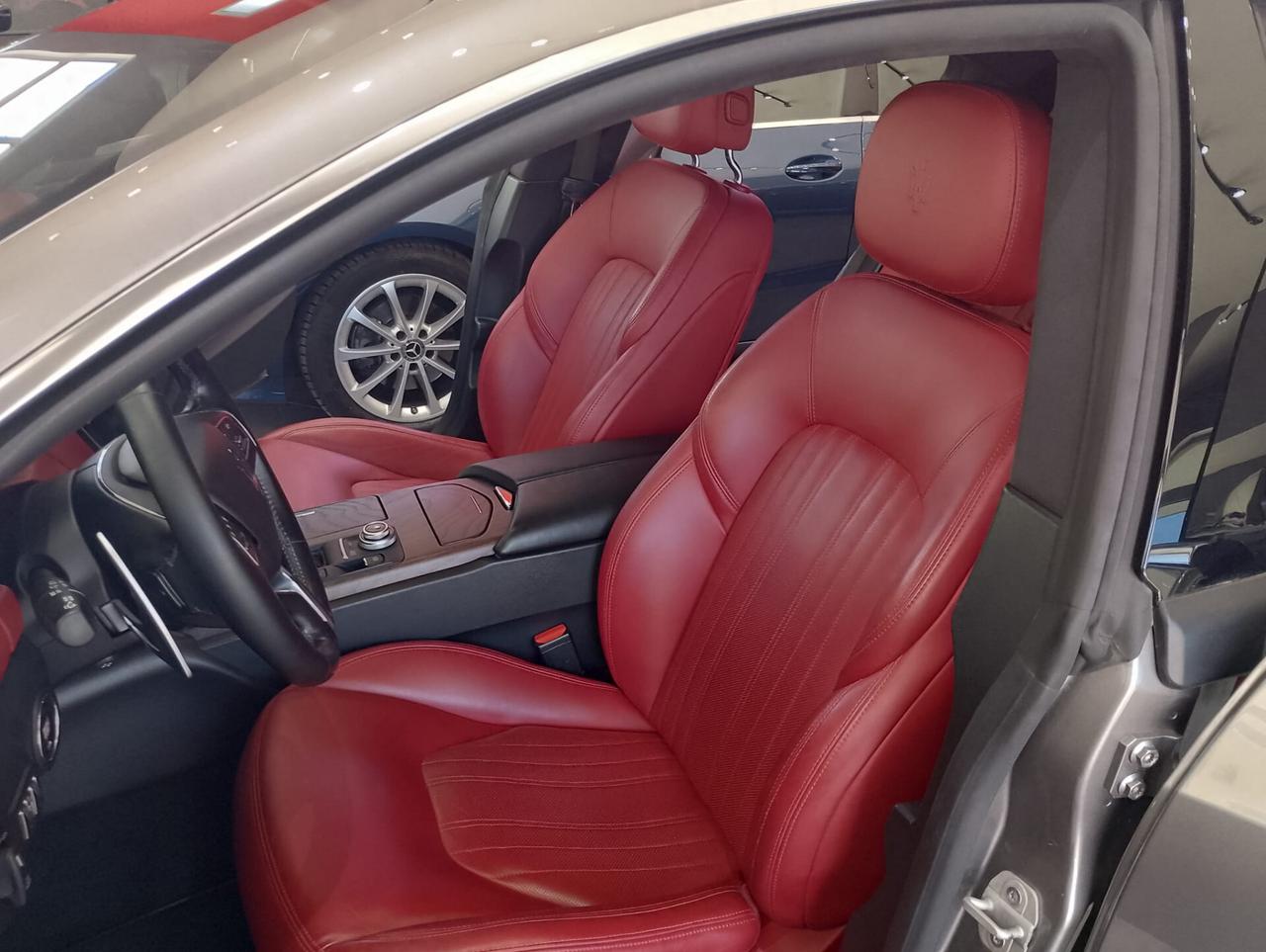 Maserati Ghibli L4 330 CV MHEV Granlusso INTERNO ROSSO CARTIER