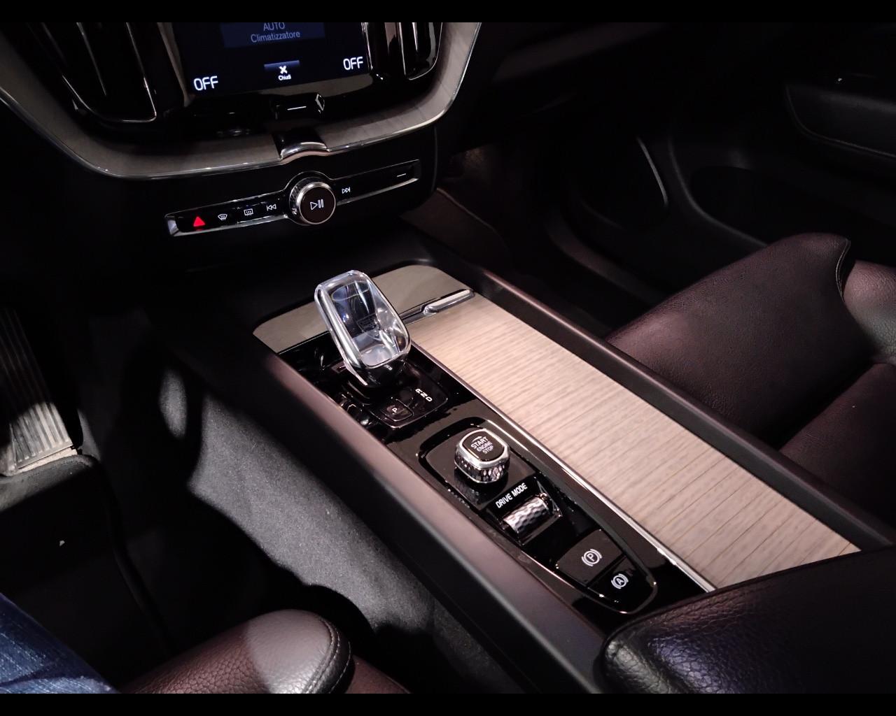 VOLVO XC60 II 2018 - XC60 2.0 b4 Inscription awd auto my20