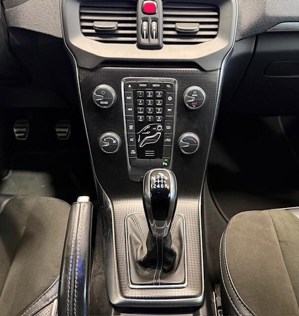 Volvo V40 D2 R-design