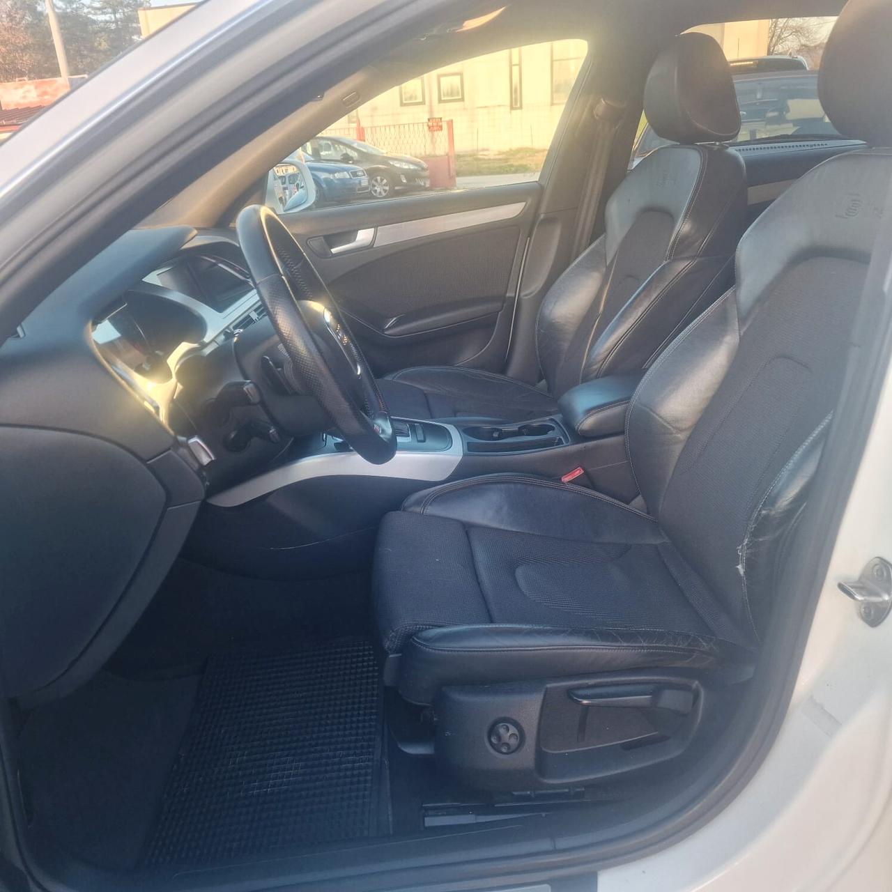 Audi A4 Avant 2.0 TDI 143CV S-LINE INTERNO ED ESTERNO TETTO FULL FULL OPTIONAL