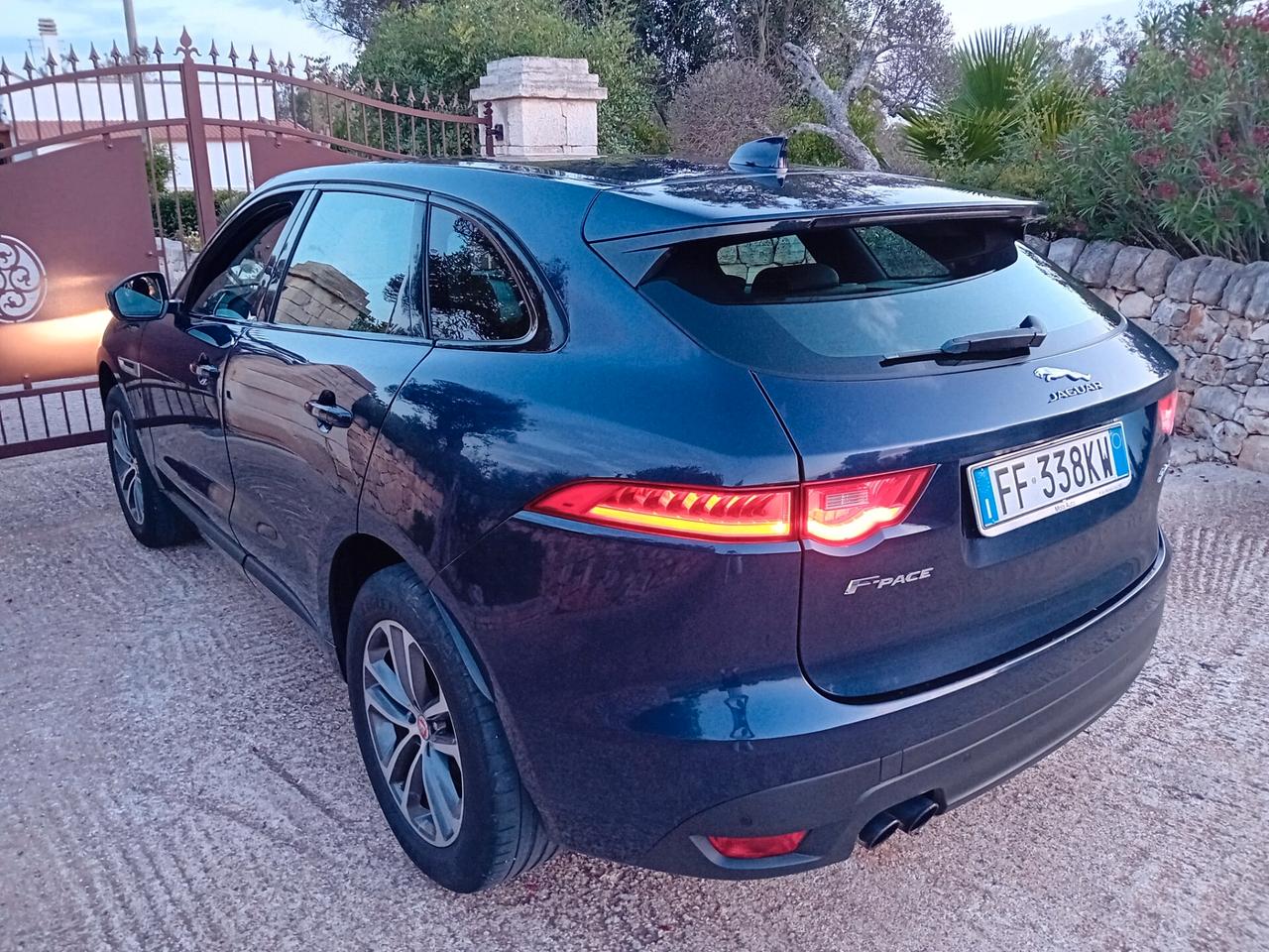 Jaguar F-Pace 2.0 D 180 CV AWD aut. R-Sport