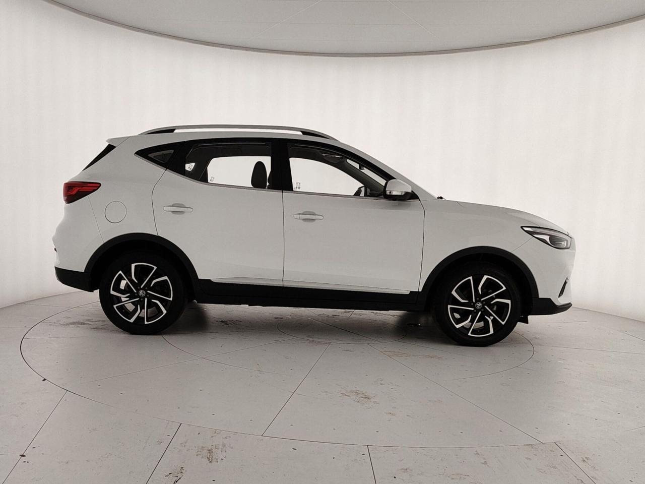 Mg ZS 1.5L 5MT LUXURY