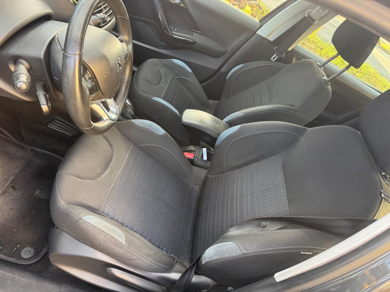 Peugeot 208 5P. 1.2 benz neopaten garanzia 12 mesi