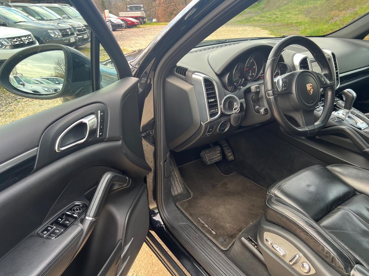 Porsche Cayenne 3.0 Diesel FULL OPTIONAL PERMUTE RATE GARANZIA