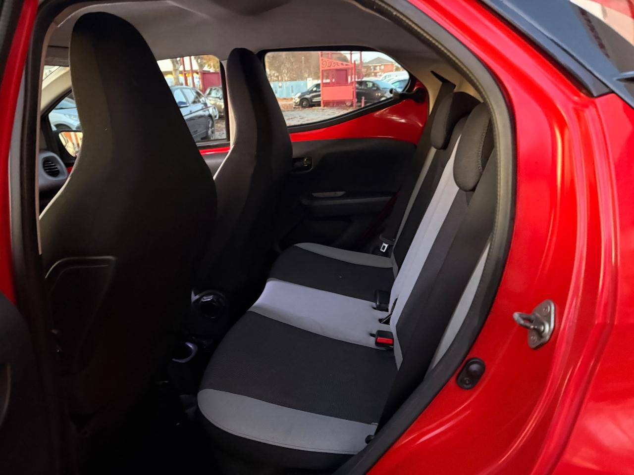 Toyota Aygo 1.0 VVT-i 69 CV 5 porte x-clusiv