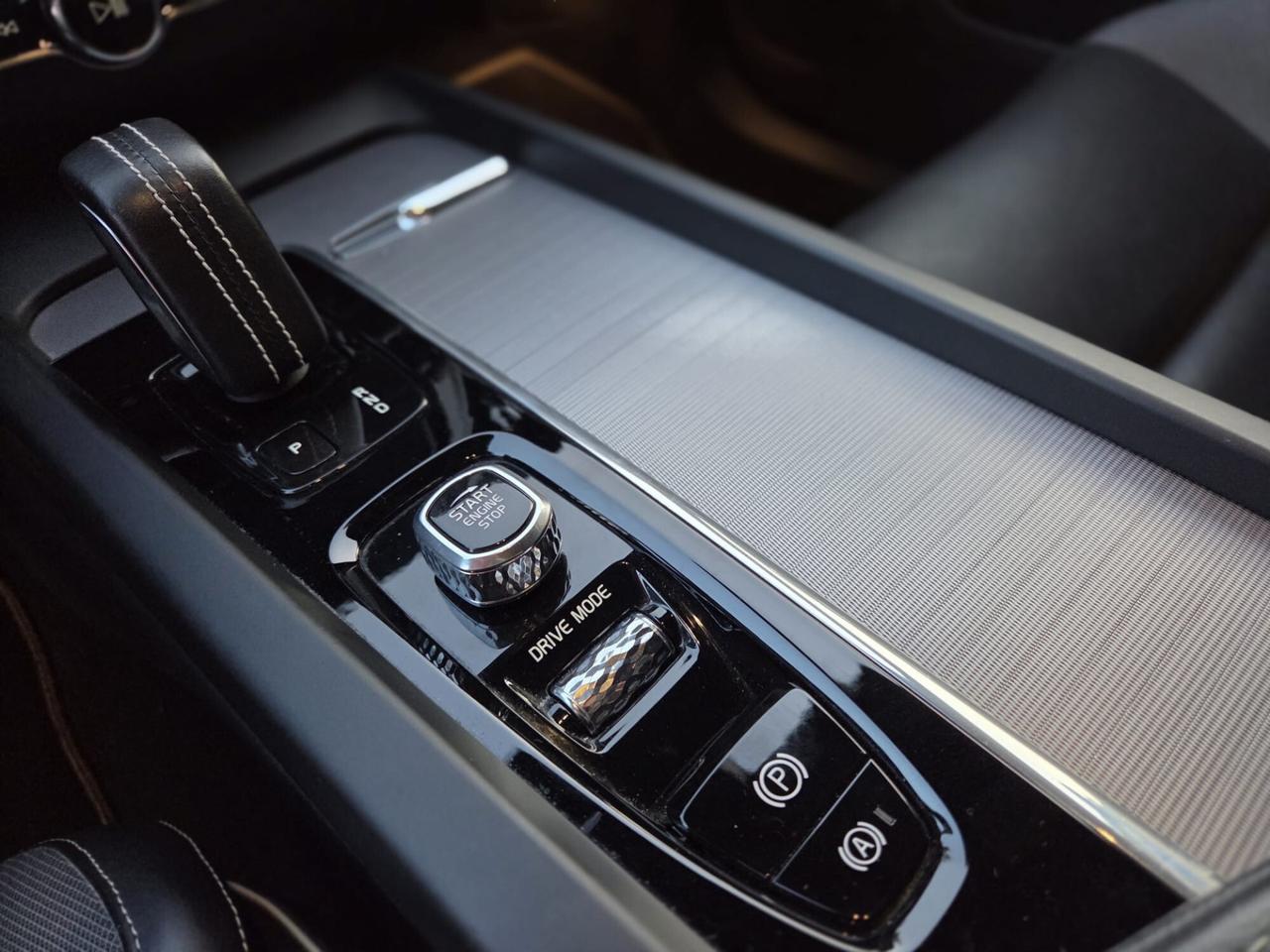 XC60 2.0 b4 R-design awd auto UNICO PROPRIETARIO