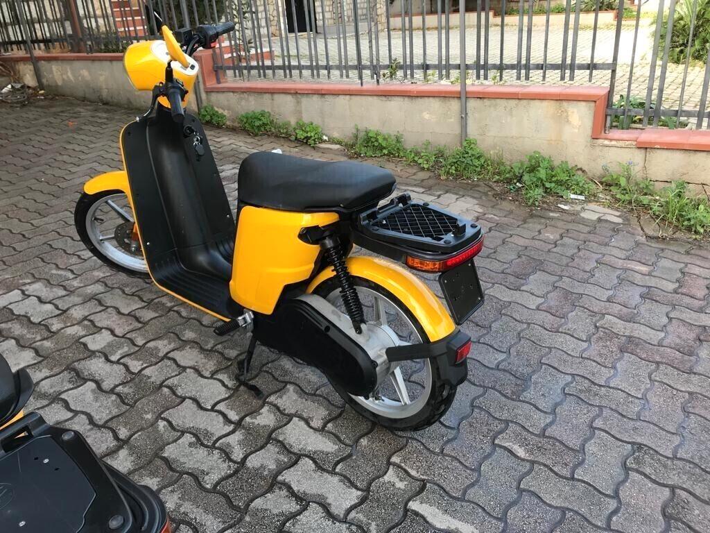ASKOLL ES2 YELLOW 50 CC ELETTRICO ANNO 2018/19 ( MADE IN ITALY ) A PARTIRE DA € 400,00 CON ACQUISTO MINIMO 10 PEZZI