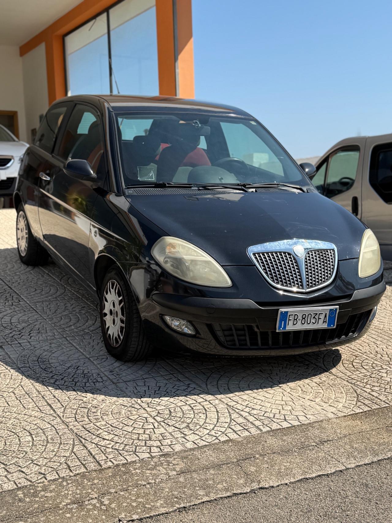 Lancia Ypsilon 1.2 benz Platino Neo patentati