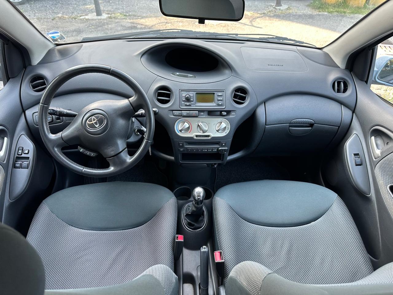 Toyota Yaris 1.0i 16V cat 5 porte Sol