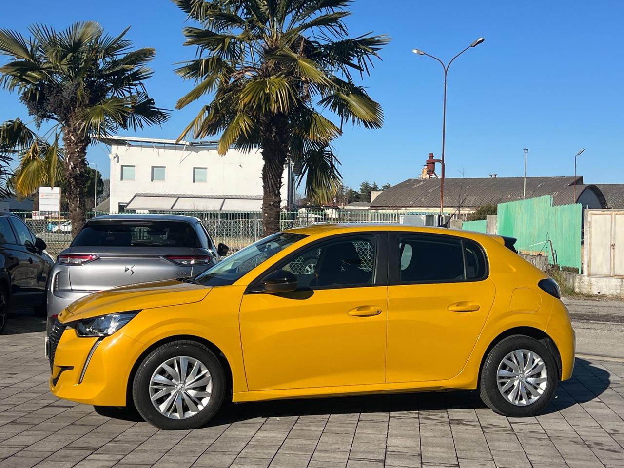 Peugeot 208 PureTech 75CV Active Neopatentati Finanziabile