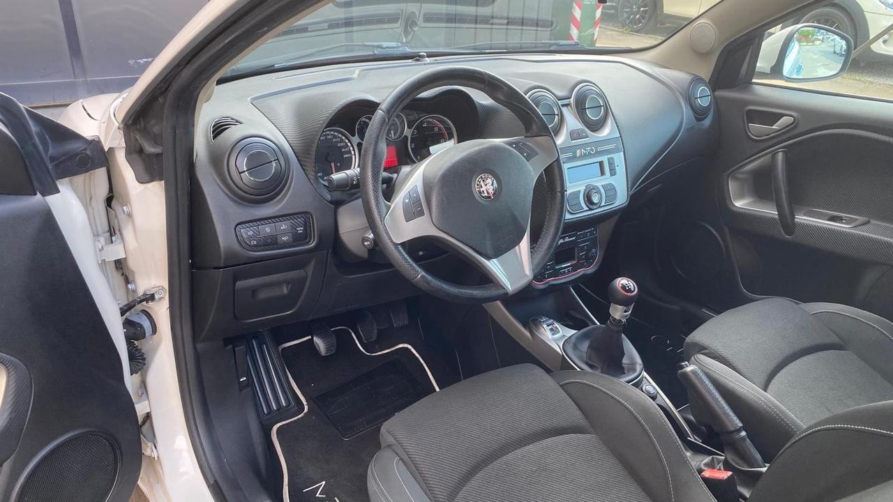 Alfa Romeo MiTo 1.6 JTDm-2 S&S Distinctive Sport Pack