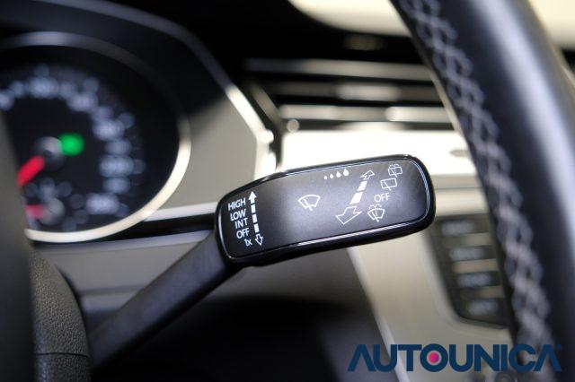 VOLKSWAGEN Passat Variant 1.6 TDI SCR DSG R-LINE BMT