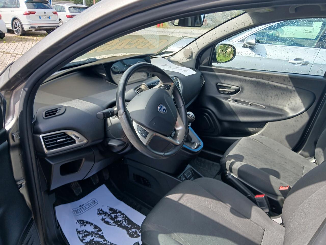 Lancia Ypsilon 1.2 69 CV 5 porte Gold