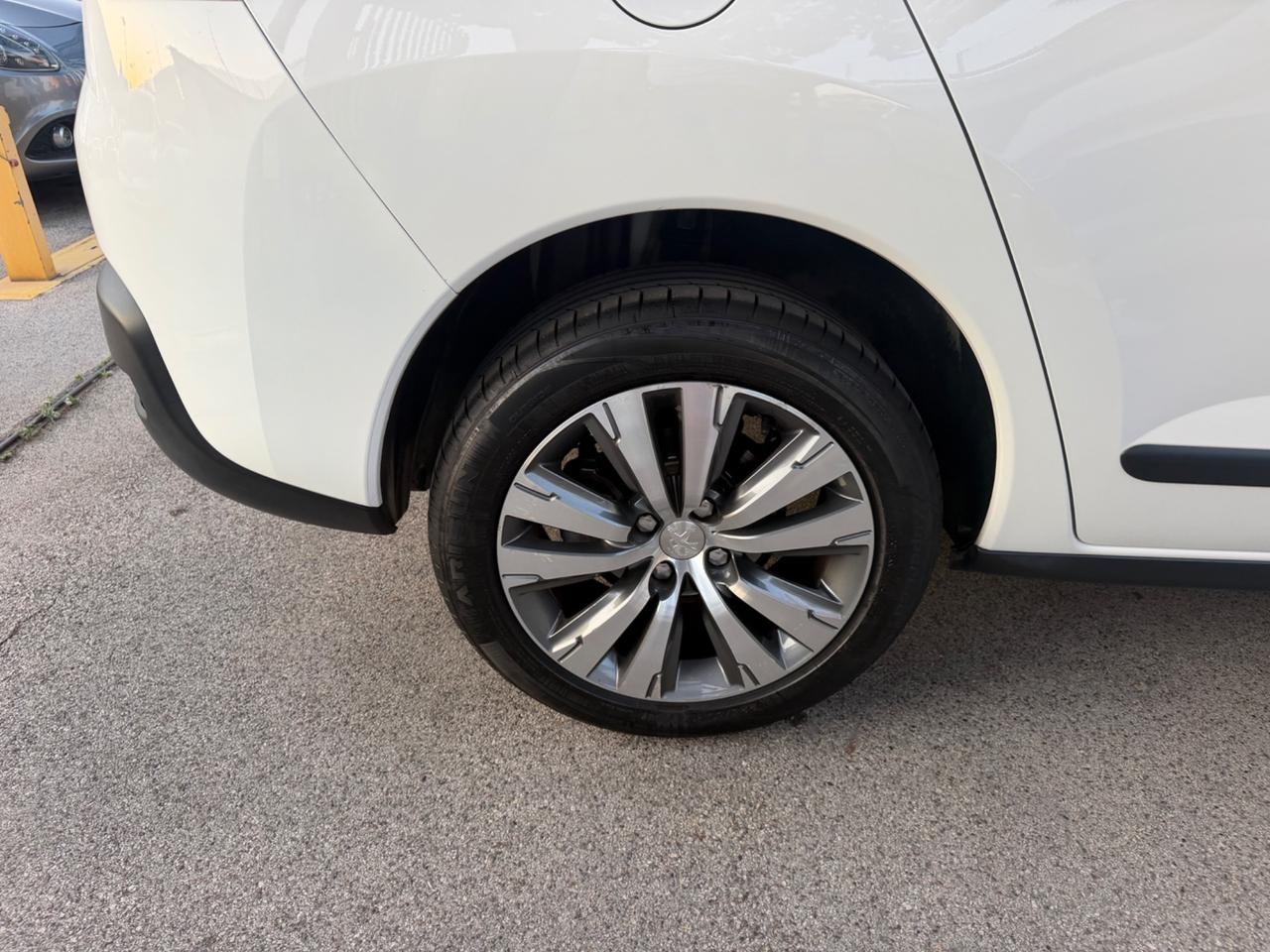 Peugeot 3008 1.6 HDi 115CV Allure 2013