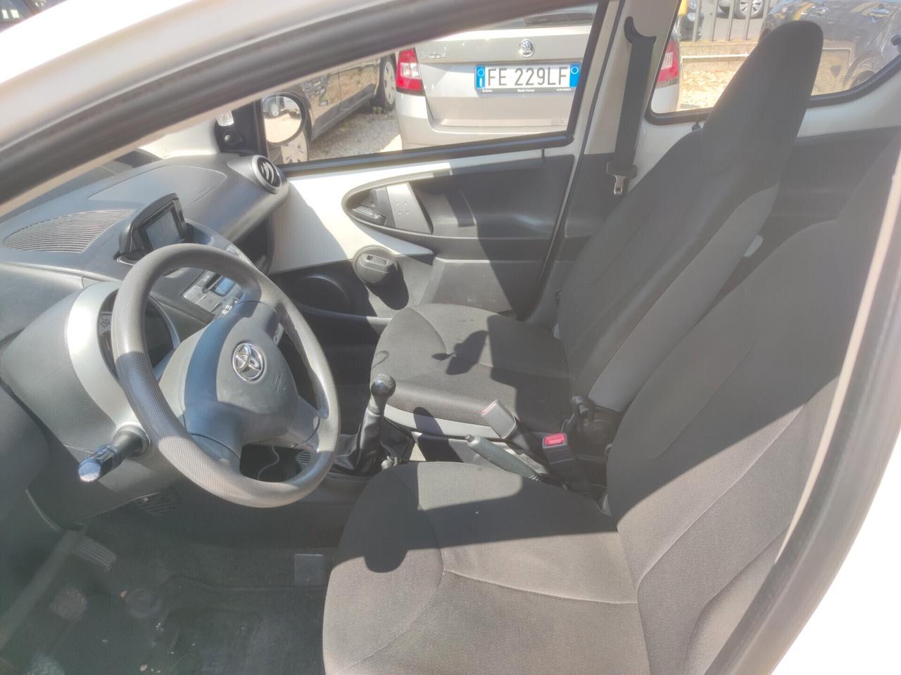 Toyota Aygo 1.0 5 porte Active Connect NEOPATENTATI !