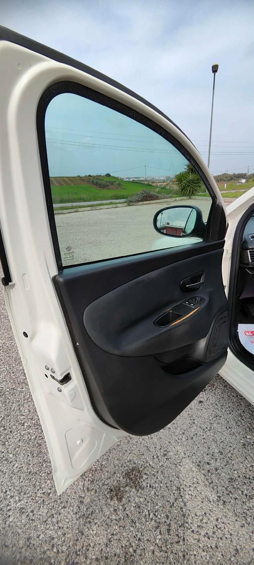 Lancia Ypsilon 0.9 TwinAir 85 CV 5 porte Metano Ecochic Elefantino