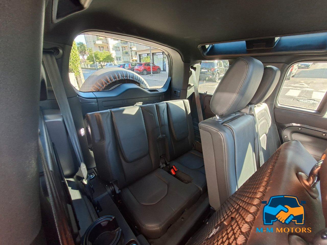 Land Rover Defender 110 3.0d i6 mhev SE awd 7p.ti