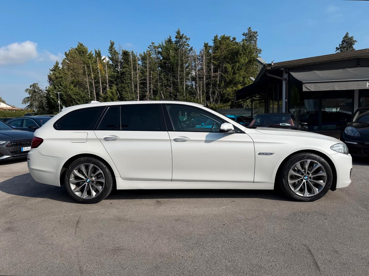 Bmw 530 530dA 258CV Touring Modern/TETTO/PELLE/NAVI