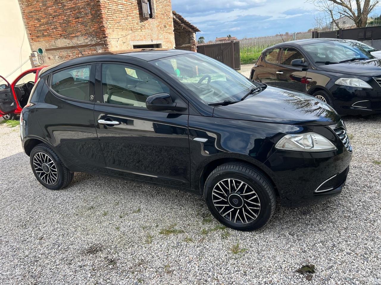 Lancia Ypsilon 0.9 TwinAir 85 CV 5 porte Metano Ecochic Elle