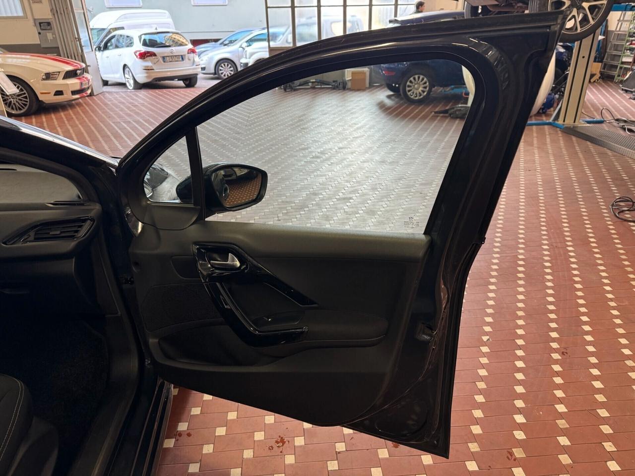 Peugeot 208 PureTech 82 5 porte Allure - NEOPATENTATI