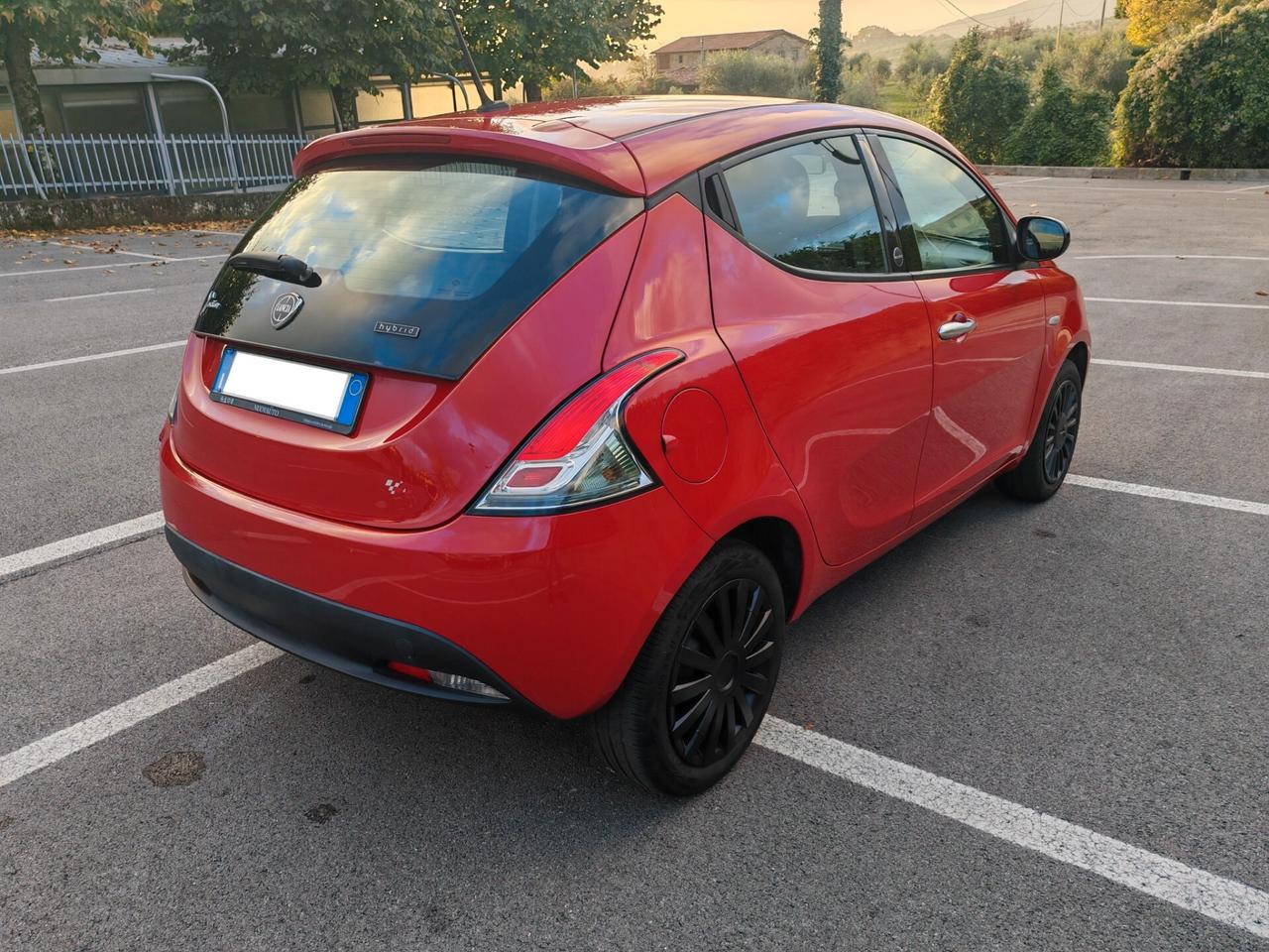 Lancia Ypsilon 5 porte Hybrid Incidentata