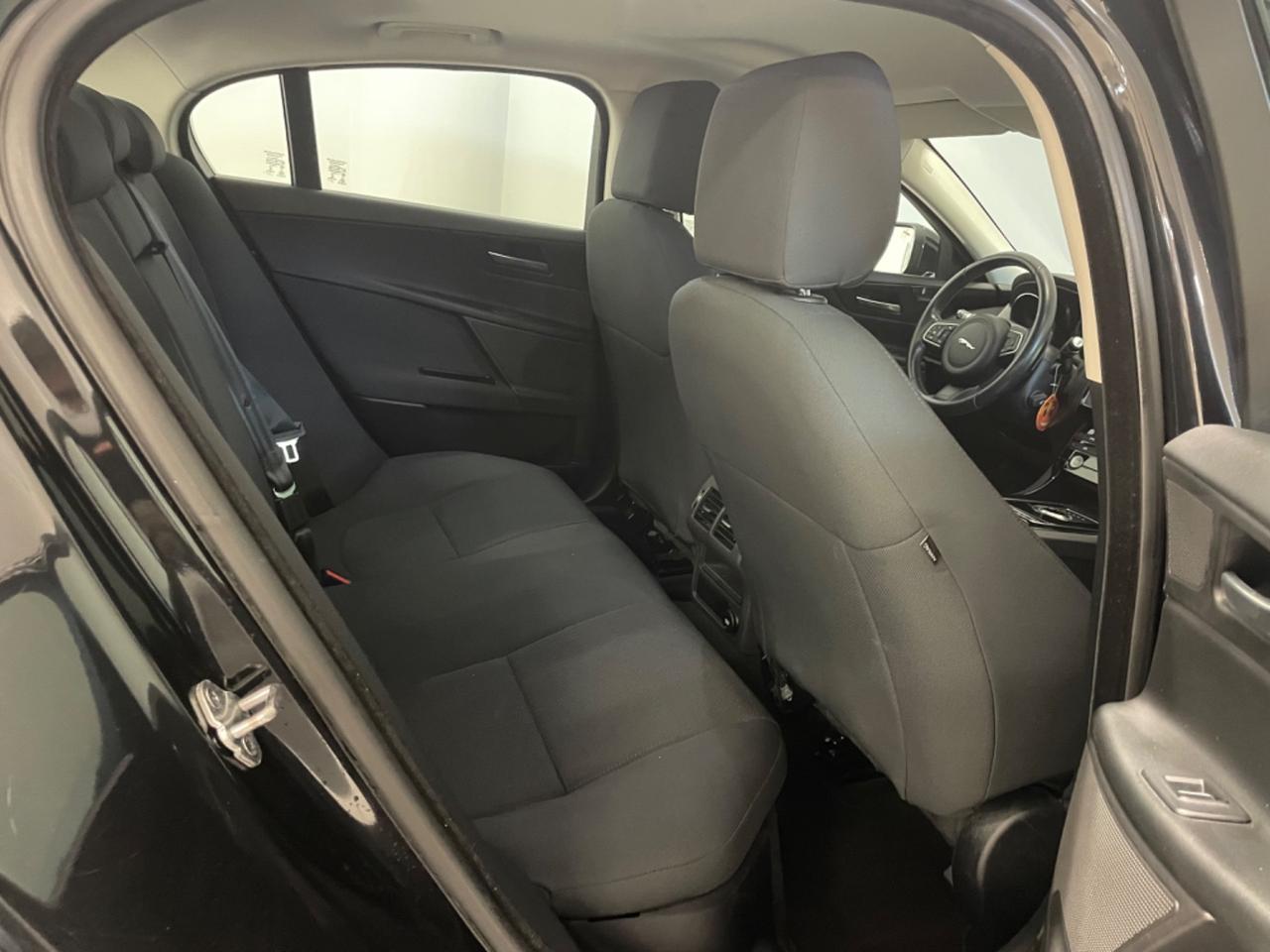 Jaguar XE 2.0 D Turbo 180 CV AWD aut. R-Sport km 104.000