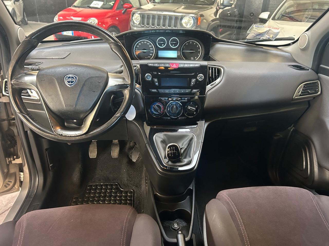 Lancia Ypsilon 0.9 TwinAir 85 CV 5 porte Metano Ecochic Silver