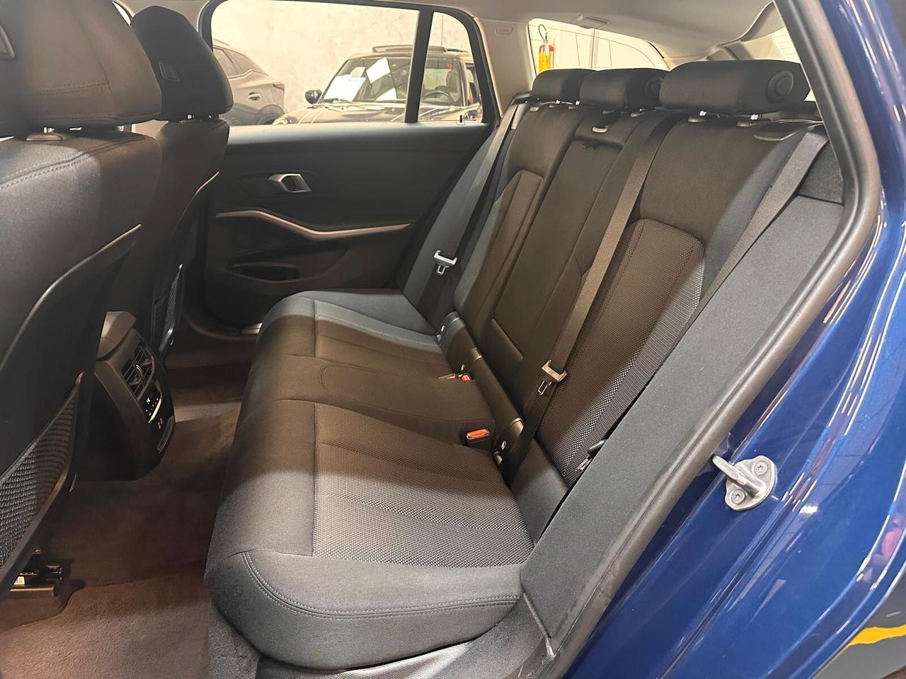 BMW 320 i Touring Business auto * IVA ESPOSTA *
