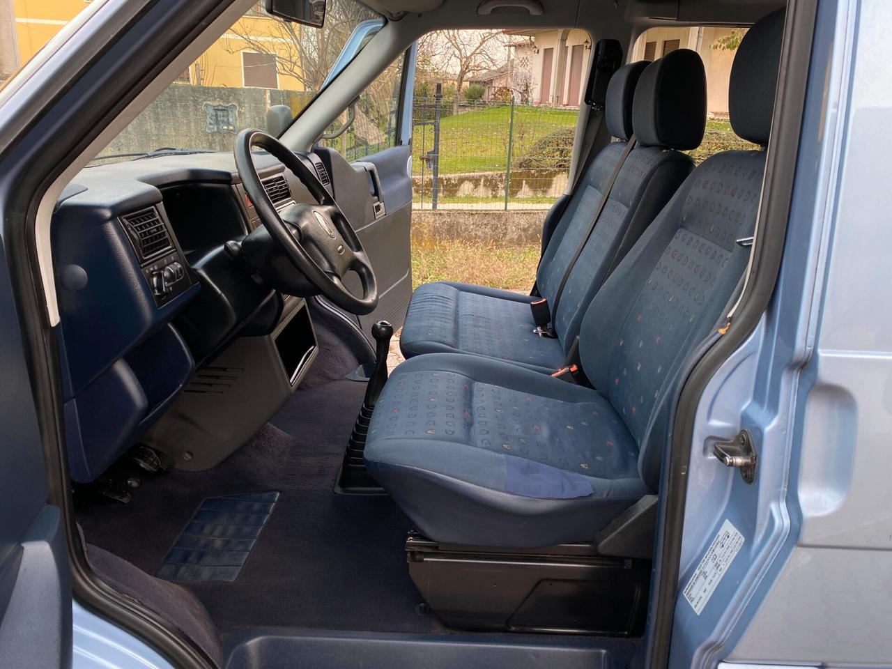 Volkswagen Caravelle 2.5 TDI 6Posti Autocarro