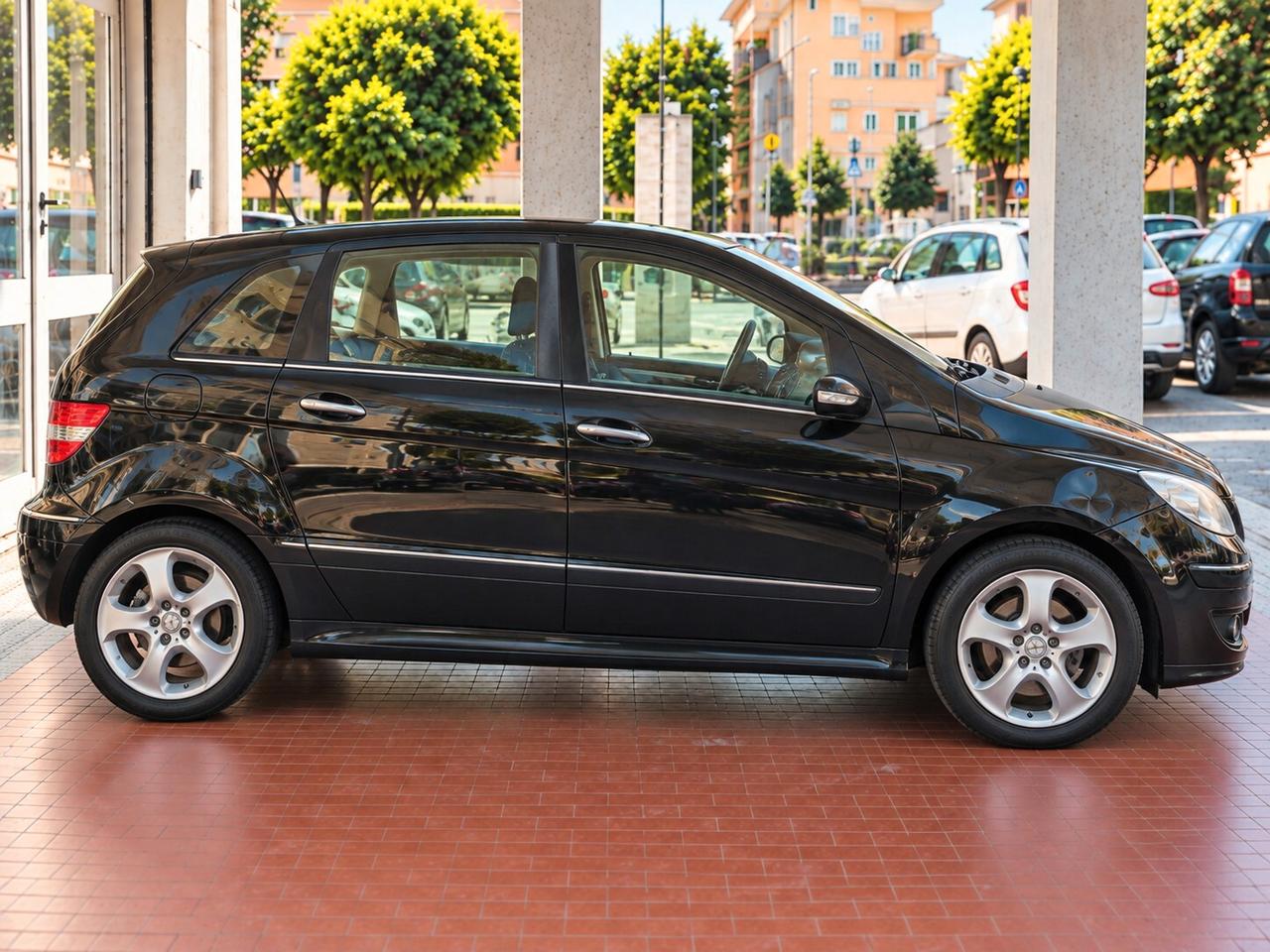 Mercedes-benz B 200 CDI SportMercedes-Benz B 200 CDI Premium Automatica – 140 CV – € 2.890Cambio automatico – 178.000 km – Doppie chiavi – Garanzia 12 mesi