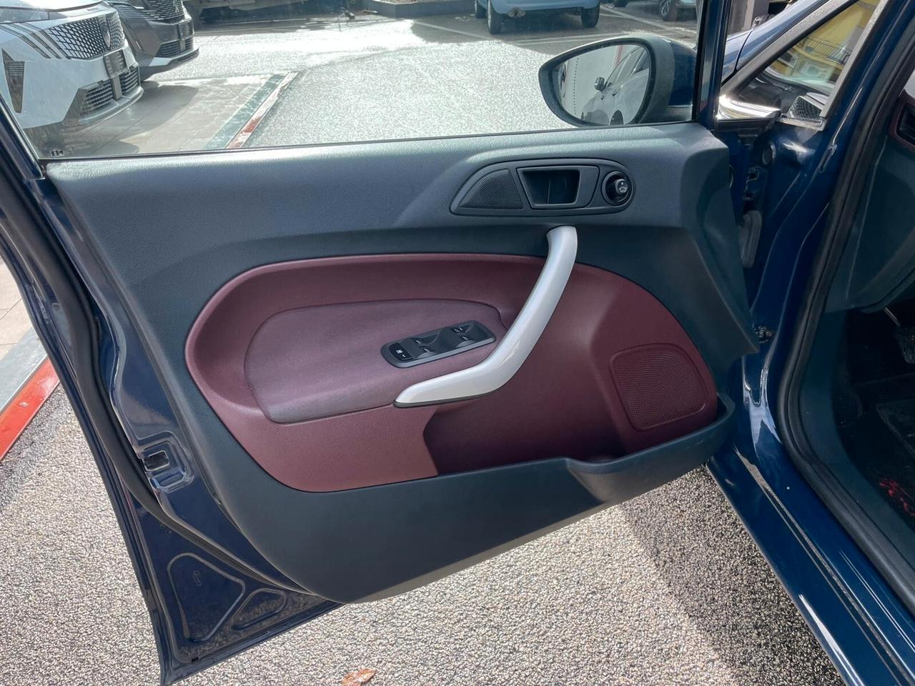 Ford Fiesta 1.4 TDCi 68CV 5 porte Titanium