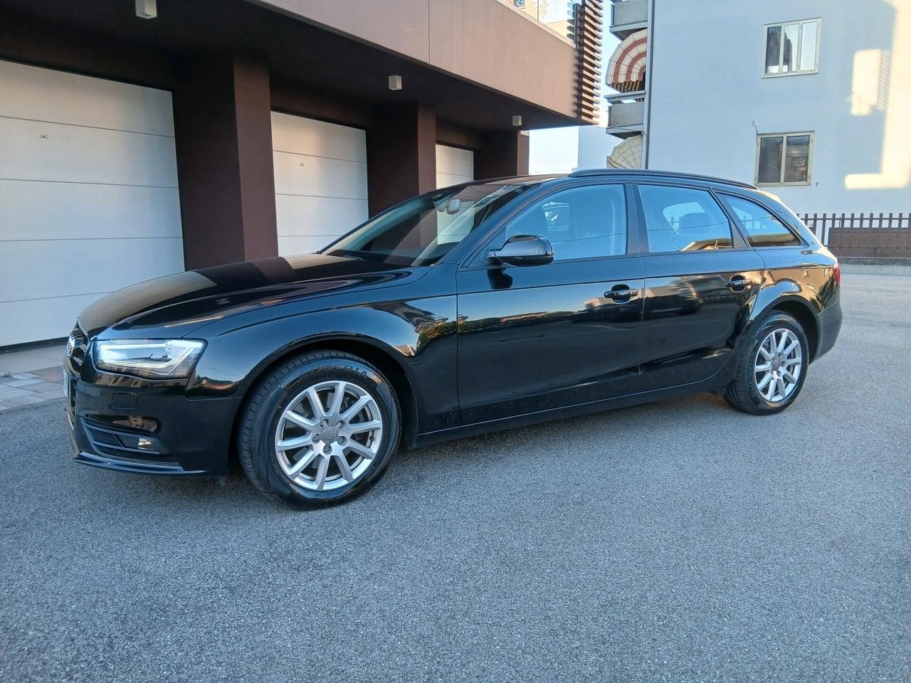 Audi A4 2.0 TDI 150 CV ultra S tronic Business tua a € 169 mese