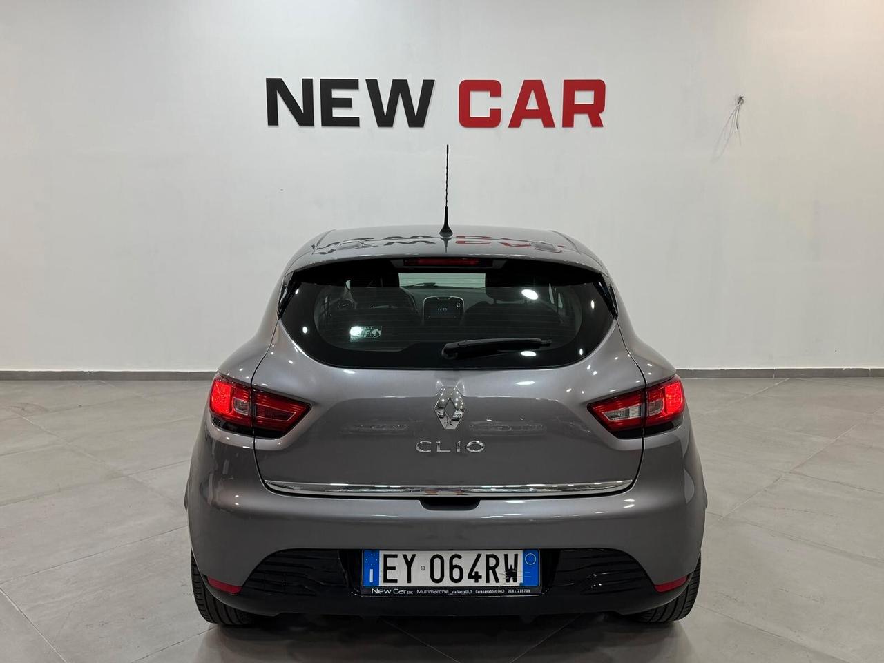 Renault Clio 1.2 73 CV COSTUME NATIONAL