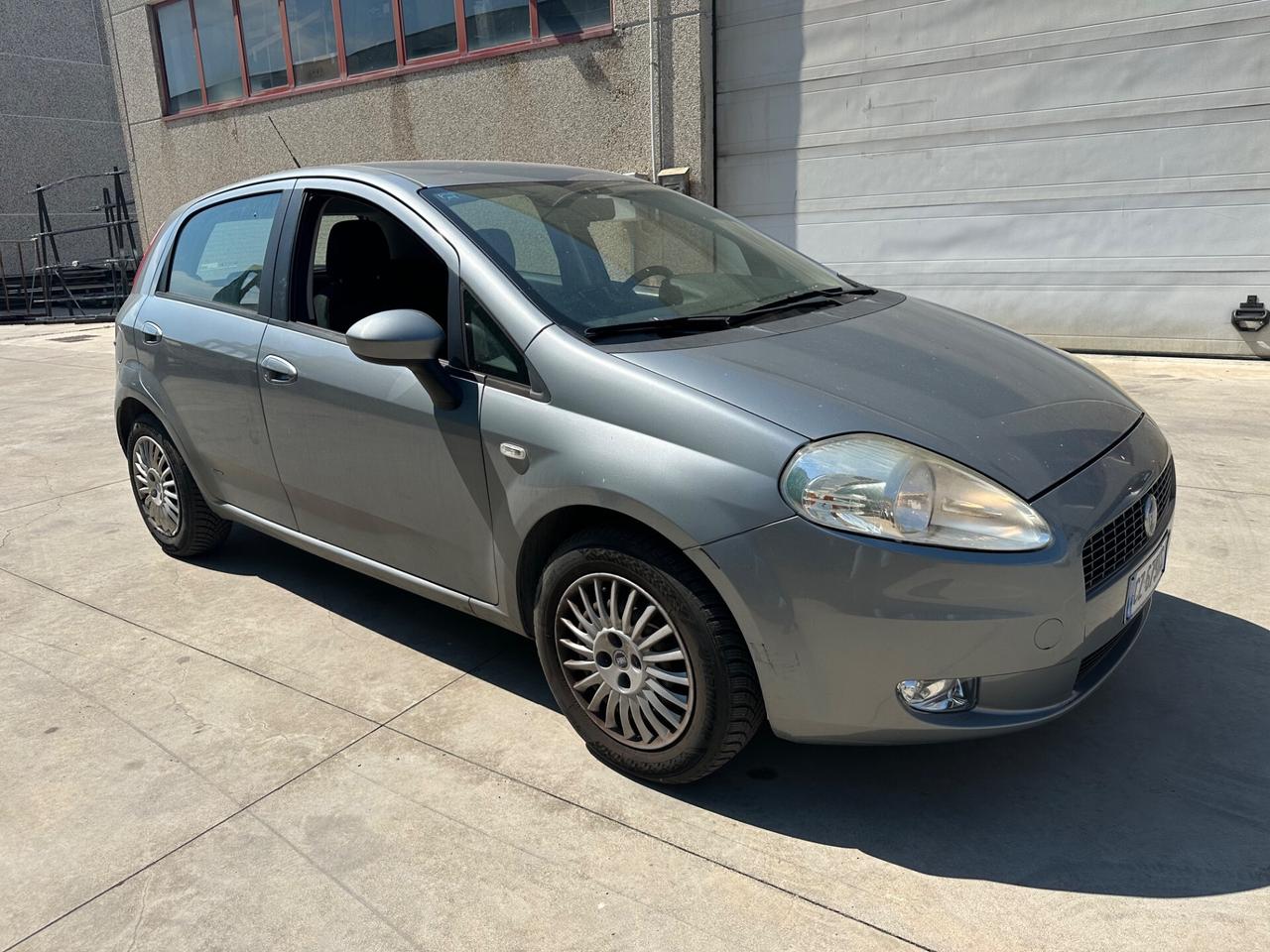 Fiat Grande Punto 1.4 5 porte benz metano neopatentati