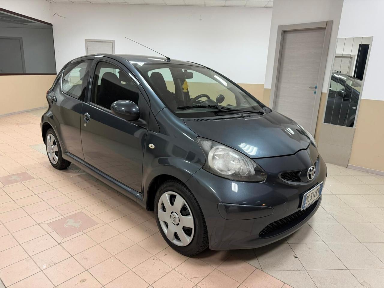 Toyota Aygo 1.0 12V VVT-i 5 porte Sol